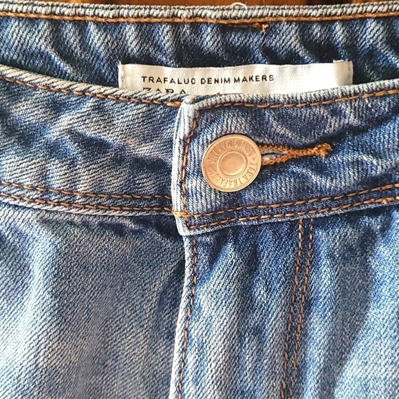 Zara Embroidered Distress/Destroy Denim Shorts - Picture 4 of 9